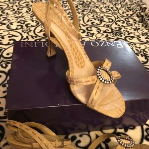 💐 Enzo Angiolini Crocodile Stilettos in Ivory 💐